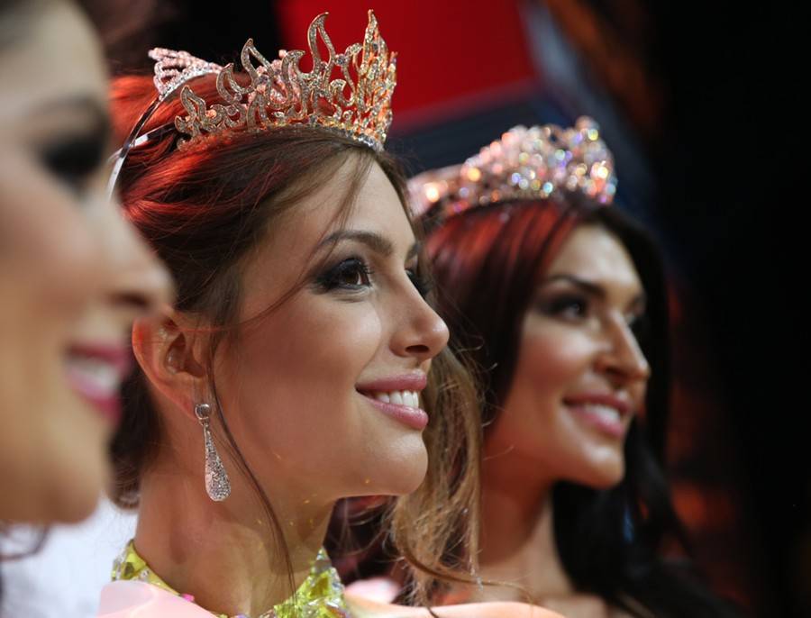 "Мисс Москва" отказалась от теста на отцовство экс-короля Малайзии