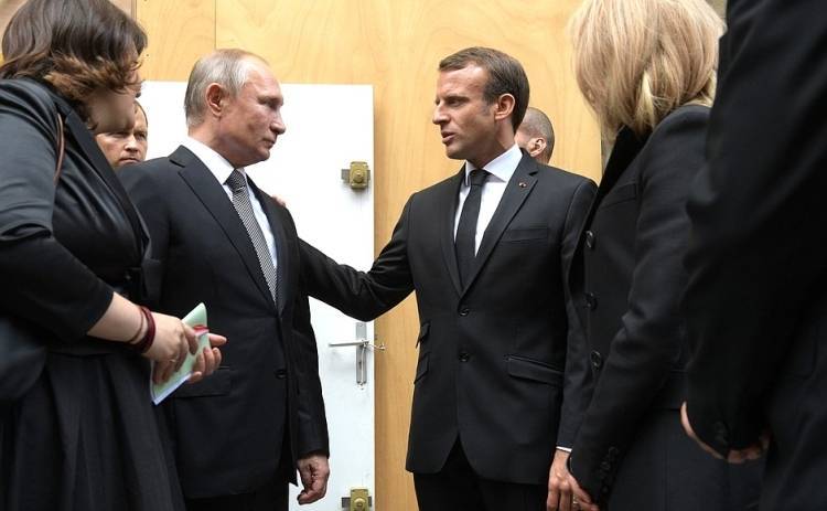 Путин пообщался с Макроном после церемонии прощания с Жаком Шираком в Париже