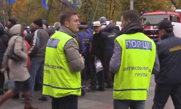 Митингующих украинцев будут охранять по скандинавски
