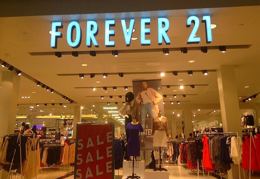 Американская сеть магазинов одежды Forever 21 банкротится