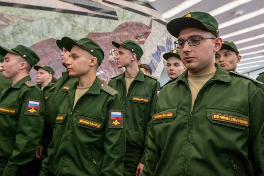 В российской армии стало меньше 18-летних призывников