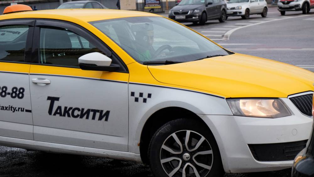 У таксиста в Великих Луках украли планшет