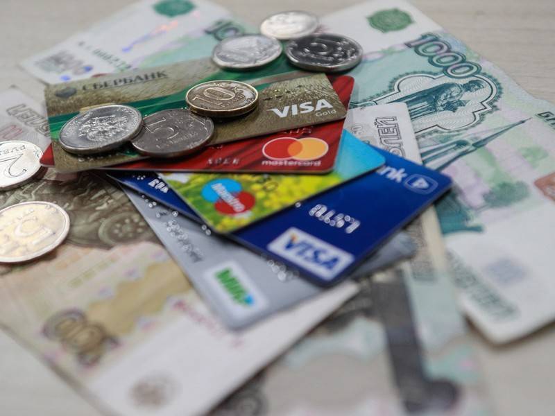 Россияне назвали границей бедности доход в 12,5 тыс. рублей