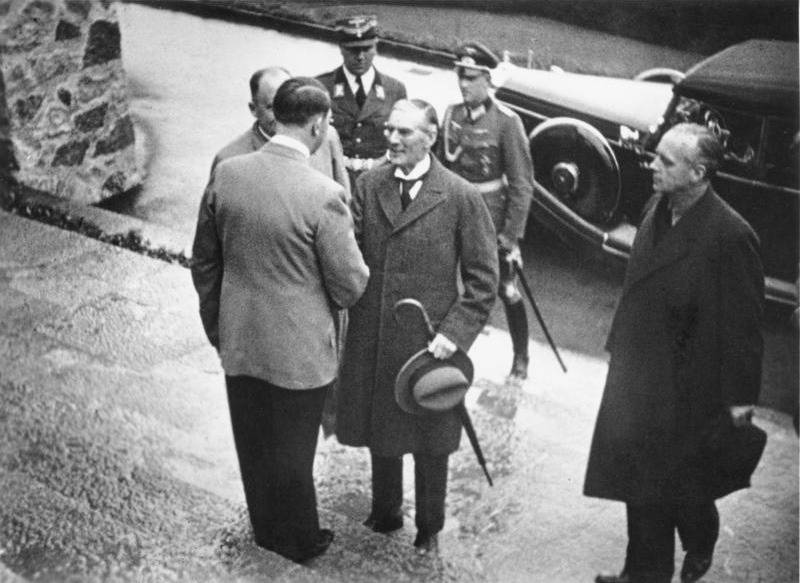 Мюнхенский сговор 1938 года. Почему Запад решил играть с Гитлером в «умиротворение»?
