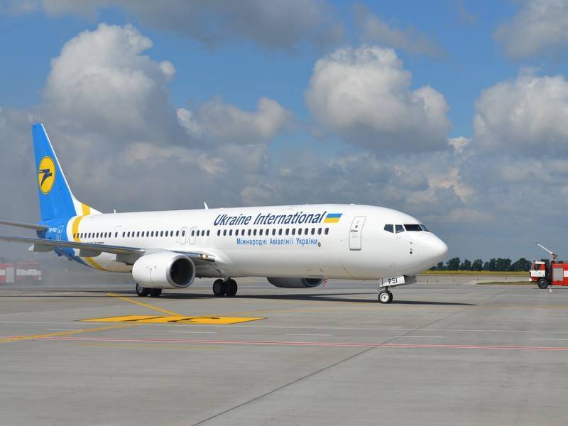 Украинская авиакомпания терпит убытки из-за необходимости облетать Россию