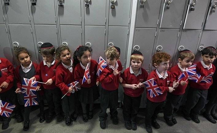 Daily Mail (Великобритания): обязательные уроки онанизма для шестилеток, критики считают, что это — сексуализация детей