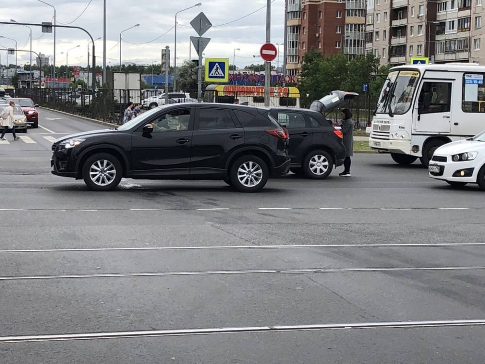 Участники аварии на перекрестке Испытателей и Сизова разыскивают очевидцев с видео