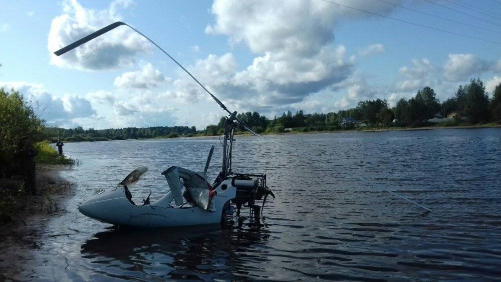 Частный вертолет упал в водохранилище в Московской области