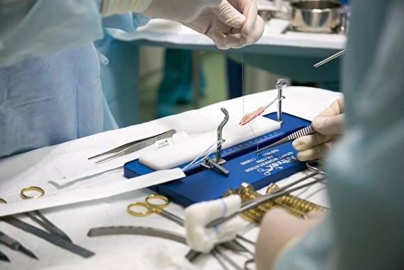 В Тюмени хирурги удалили из 10-летней девочки опухоль с зубами и волосами