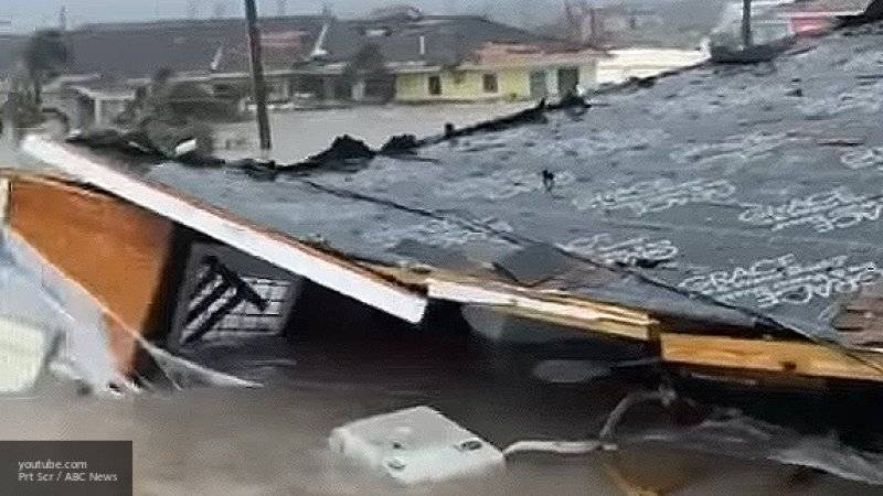 Эксперты оценивают сумму ущерба бушующего в США урагана "Дориан" в миллиарды долларов