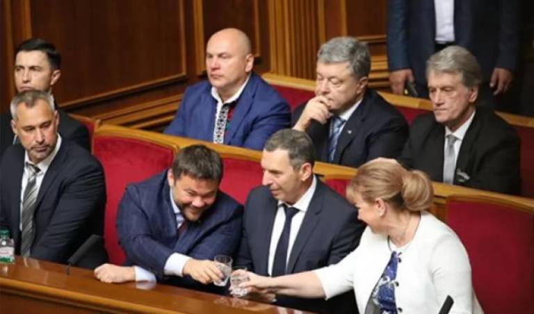 Кастрацию украинского парламентаризма подготовили попередники «слуг народа» – эксперт