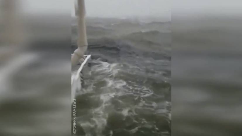 Аэропорт на Багамах ушёл под воду из-за урагана «Дориан»
