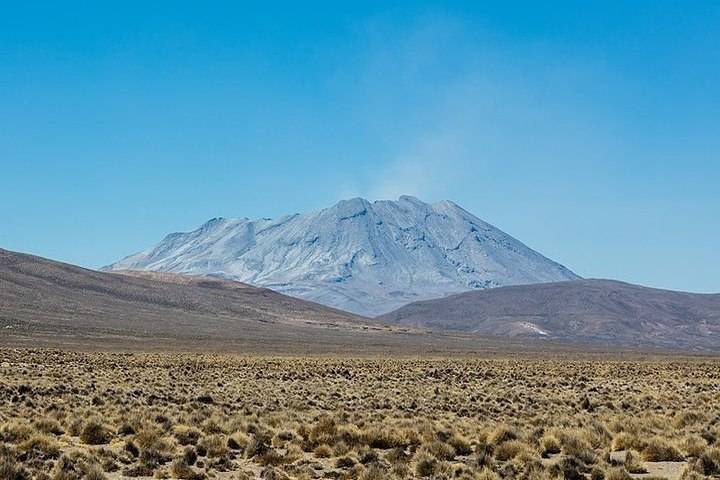 В кратере вулкана Убинас в Перу произошел взрыв лавы