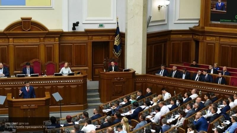 Закон об отмене депутатской неприкосновенности направлен на подпись Зеленскому
