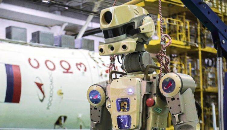 Робот «Федор» поработал дрелью на МКС