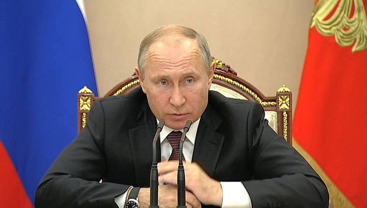 Путин прокомментировал слова чиновницы, назвавшей жертв паводка "быдлом" и "бичами"