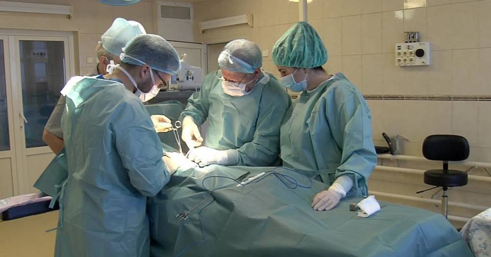 Тюменских врачей шокировала зубастая и волосатая опухоль