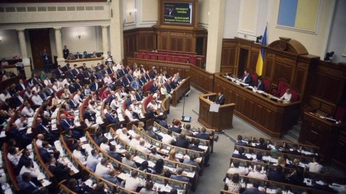 Депутат Рады XVIII созыва и новоизбранный депутат устроили драку в Киеве