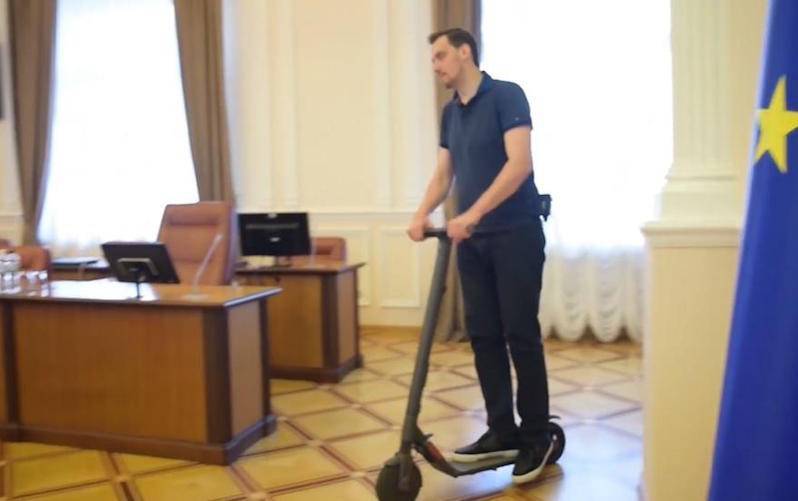 Алексей Гончарук - Это не шоу: новый премьер-министр Украины запретил пускать журналистов на заседания - bloknot.ru - Украина