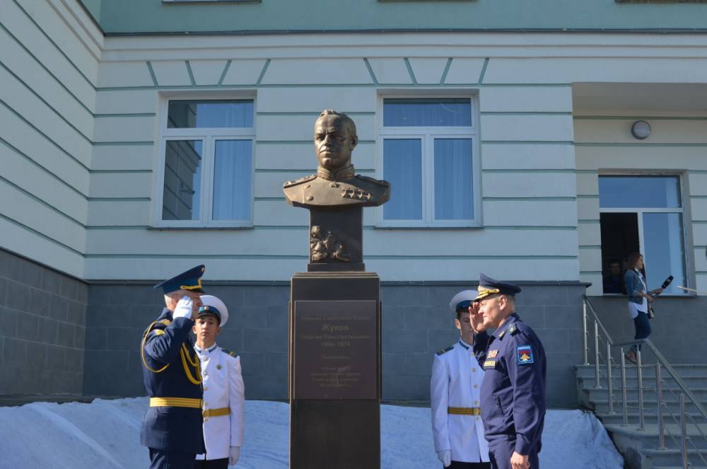 В Петрозаводском кадетском училище открыли памятник маршалу Жукову — Информационное Агентство "365 дней"
