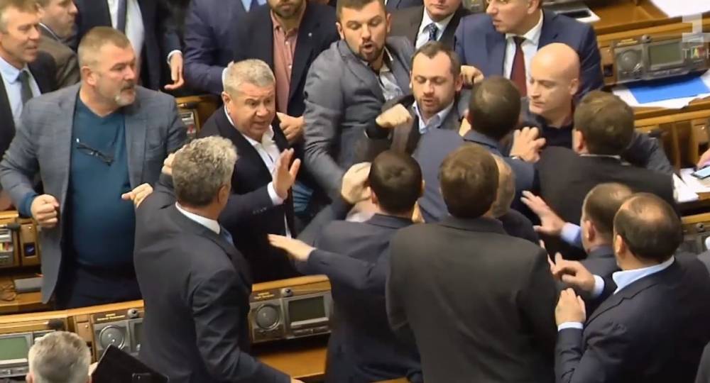 Бывший и нынешний депутаты Рады подрались в Киеве