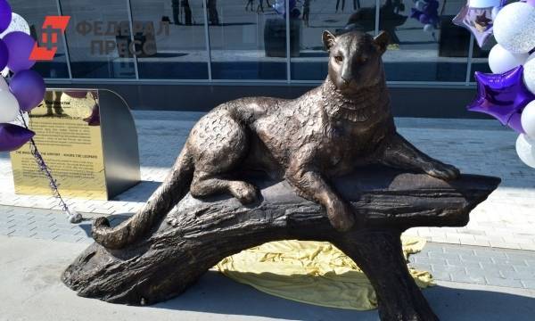 В аэропорту Владивостока появилась скульптура дальневосточного леопарда