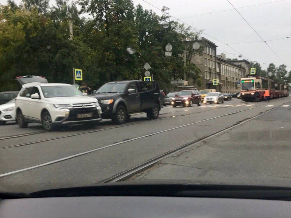 На улице Трефолева авария на трамвайных путях остановила работу пассажирского транспорта