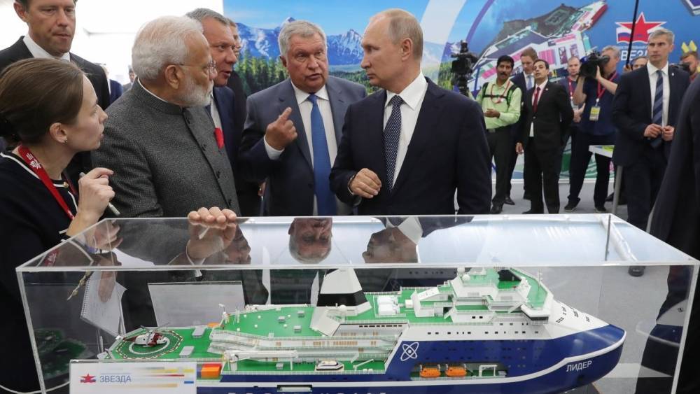 Путин показал Моди крупнейший атомный ледокол в мире на судоверфи «Звезда»