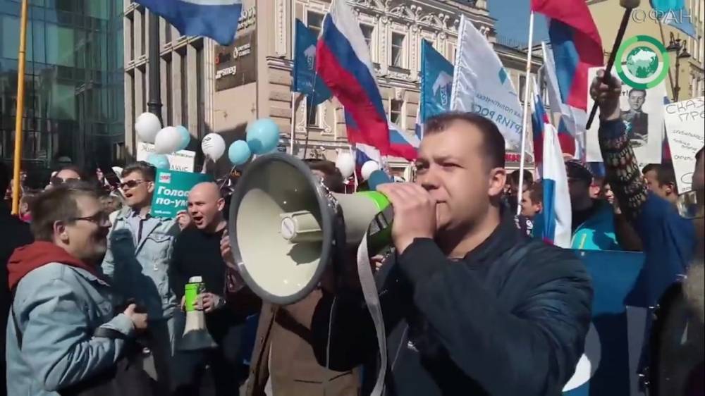 Петербургские «оппозиционеры» выпустили книжку, обеляющую массовые беспорядки 1 мая