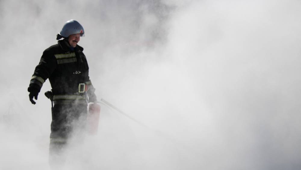 Сотрудники МЧС успешно потушили пожар на даче в Гатчине