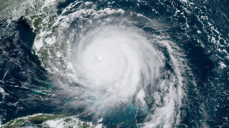 Ученые показали видео пролета через эпицентр урагана «Дориан»