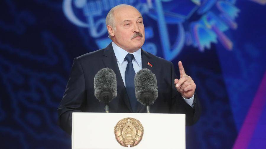 Лукашенко рассказал о подаренной Илоном Маском Tesla