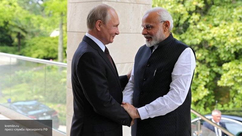 Лидеры России и Индии прибыли на судостроительную верфь "Звезда" в Приморье