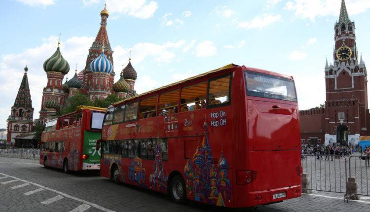 Названы страны, из которых в Россию приезжает больше всего туристов