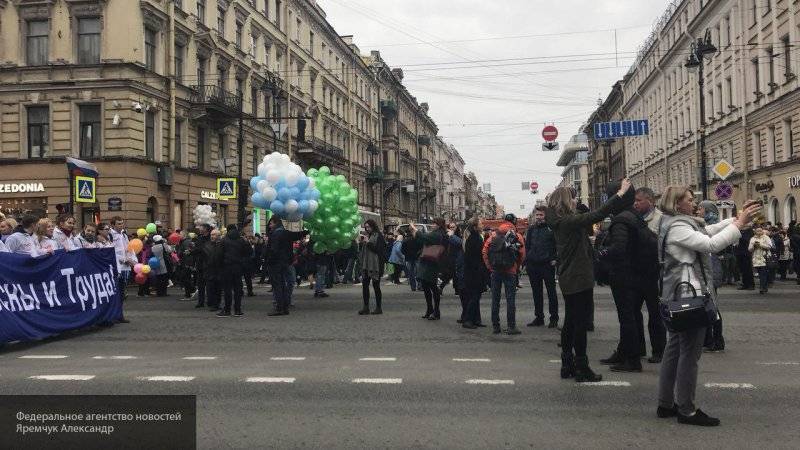 Петербургскую "оппозицию" используют олигархические и мафиозные кланы, заявил Анохин