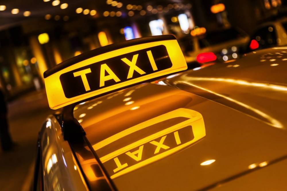 По таксистам-нелегалам в Москве ударят "справедливой ценой"