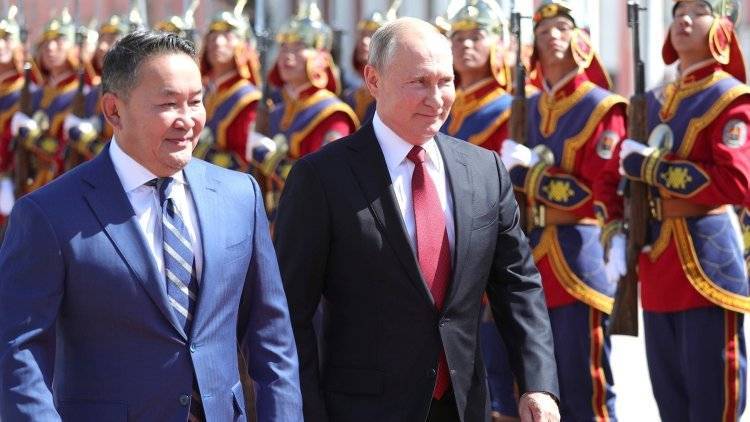 Путин и президент Монголии выбрали для двусторонней встречи юрту, а не кабинет