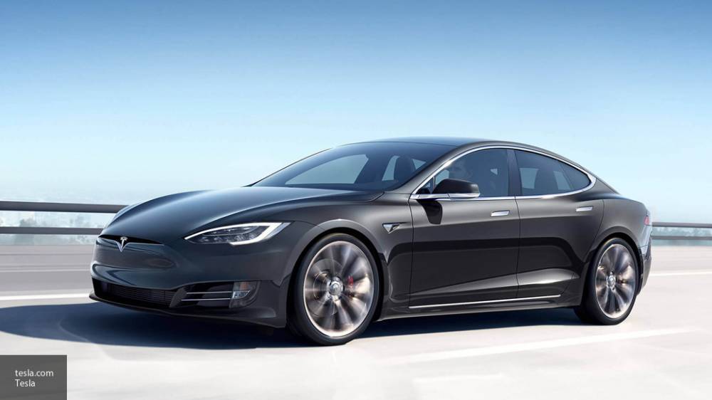 Владельцы Tesla не смогли открыть свои машины из-за сбоя в мобильном приложении