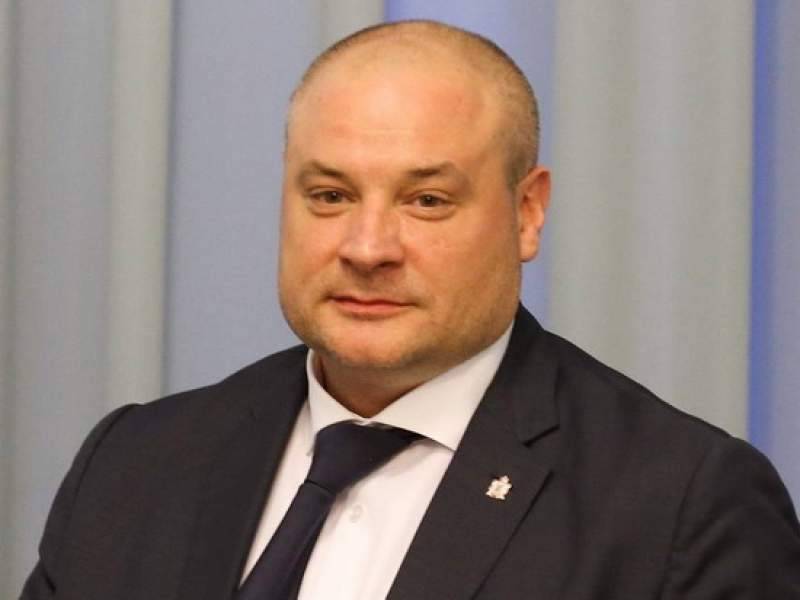 Вице-губернатор Рязанской области уволил директора школы прямо на линейке