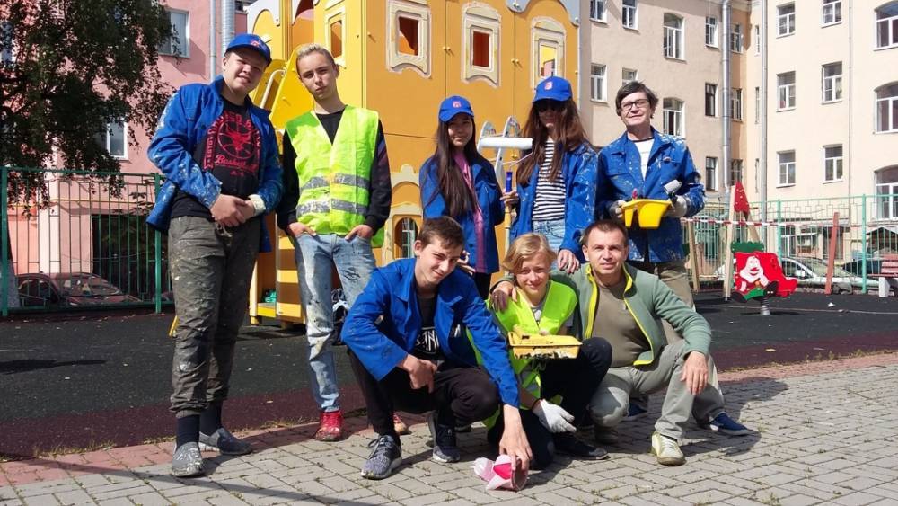 В МО Лиговка-Ямская организовали 24 рабочих места для подростков