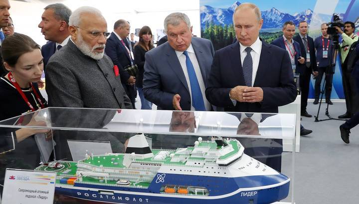 Путин показал Моди модель атомного ледокола