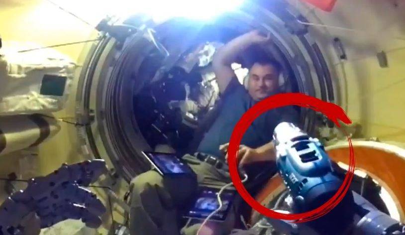 Робот «Федор» взялся за дрель на борту МКС, и попал на видео