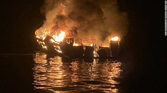 У берегов Санта-Барбары загорелось прогулочное судно. Есть погибшие