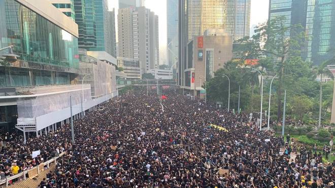 СМИ заявили, что глава администрации Гонконга готова уступить требованиям протестующих