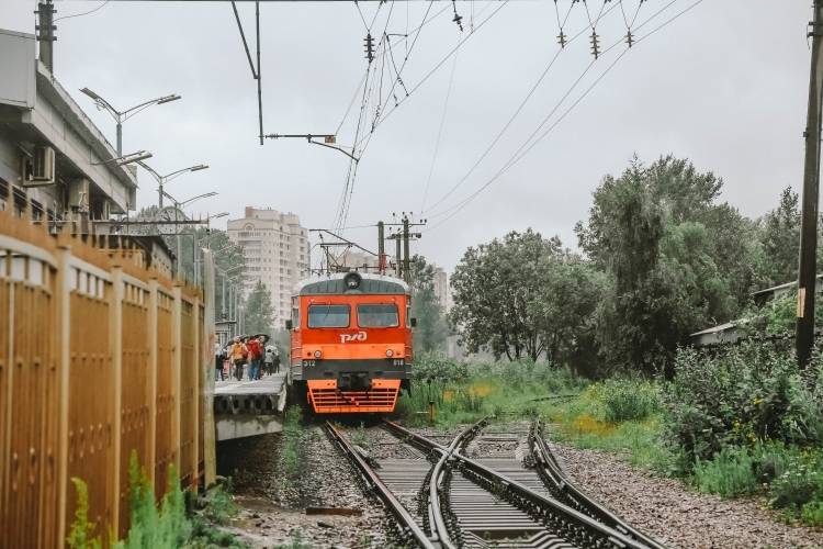 Электропоезд насмерть переехал несовершеннолетнюю в Подмосковье