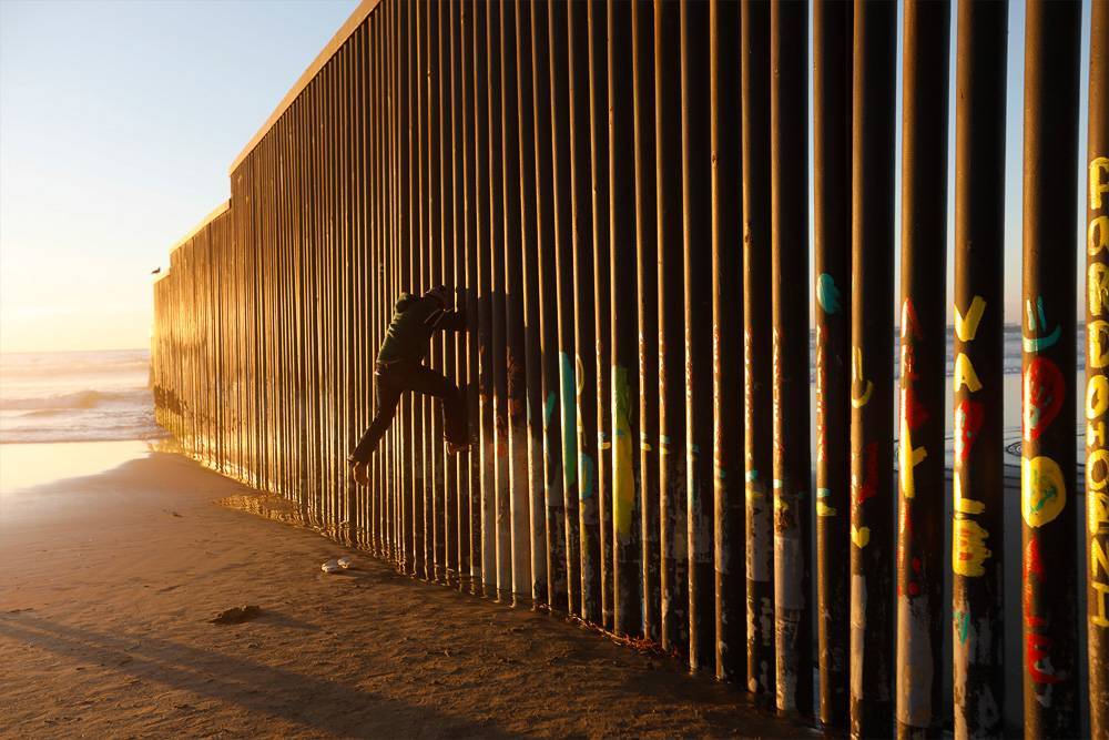 Пентагон приостановит больше 120 проектов из-за стены на границы с Мексикой