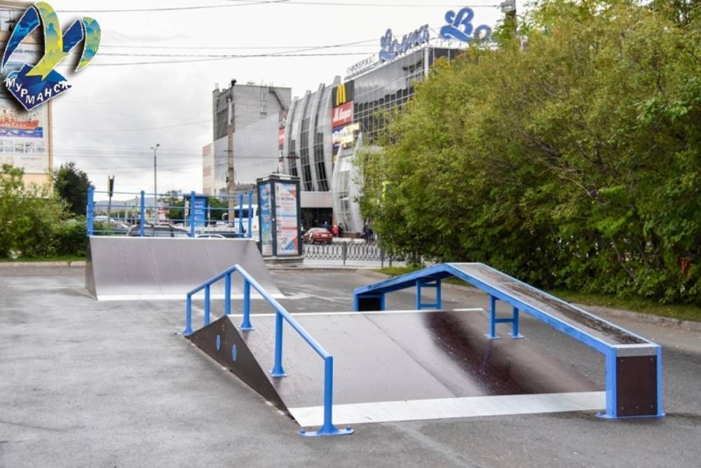 На площади Пять Углов в Мурманске появилась новая скейтплощадка