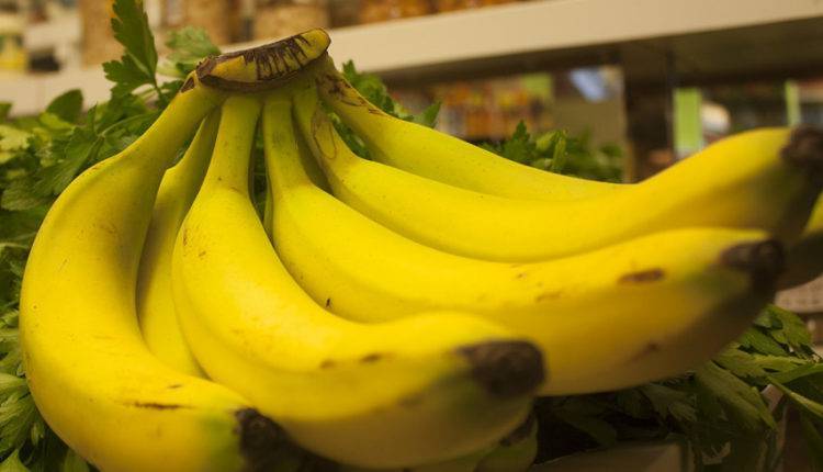 Названы польза и вред бананов