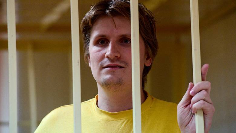 Блогеру Синице дали 5 лет за 140 букв. А какие сроки получают убийцы-полицейские