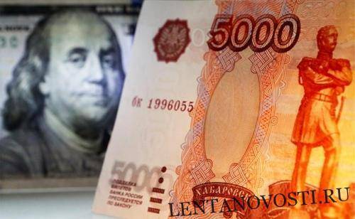 Рубль добьют бегущие из страны триллионы долларов